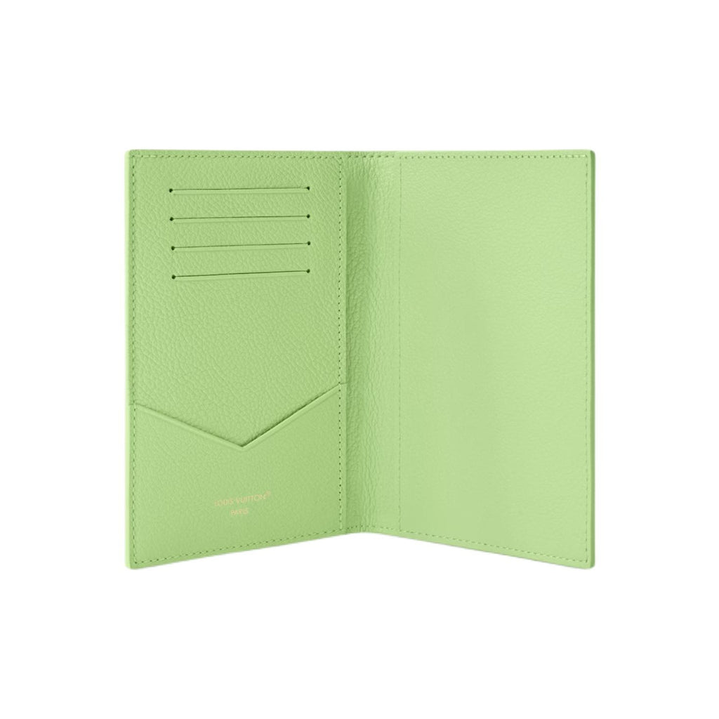LOUIS VUITTON Women's Green Monogram Cowhide Leather Passport Holder M27678